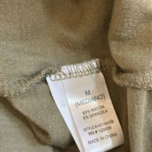 HEART & HIPS fitted short sleeve olive green dress. Front buttons. - Picture 3 of 6